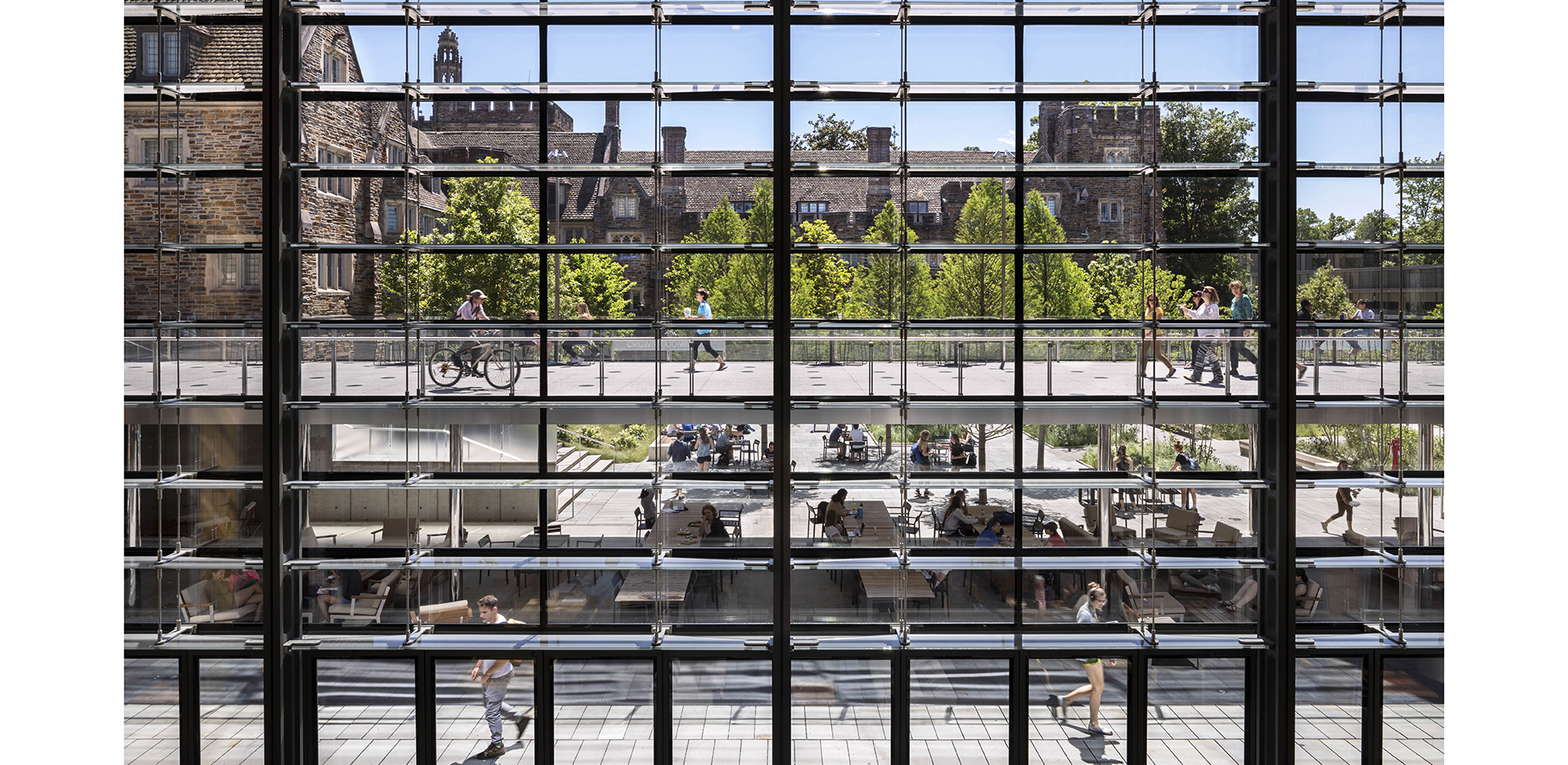 Viewed from within the dining hall, the two-level commons is a space of movement and gathering, seamlessly linking the landscape and architecture.…