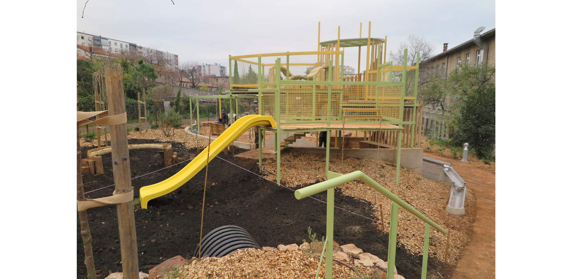 This is the nature play area after the construction of phase 1. You can slide into the garden, play with a water runnel that feeds a mud pit, climb lo…