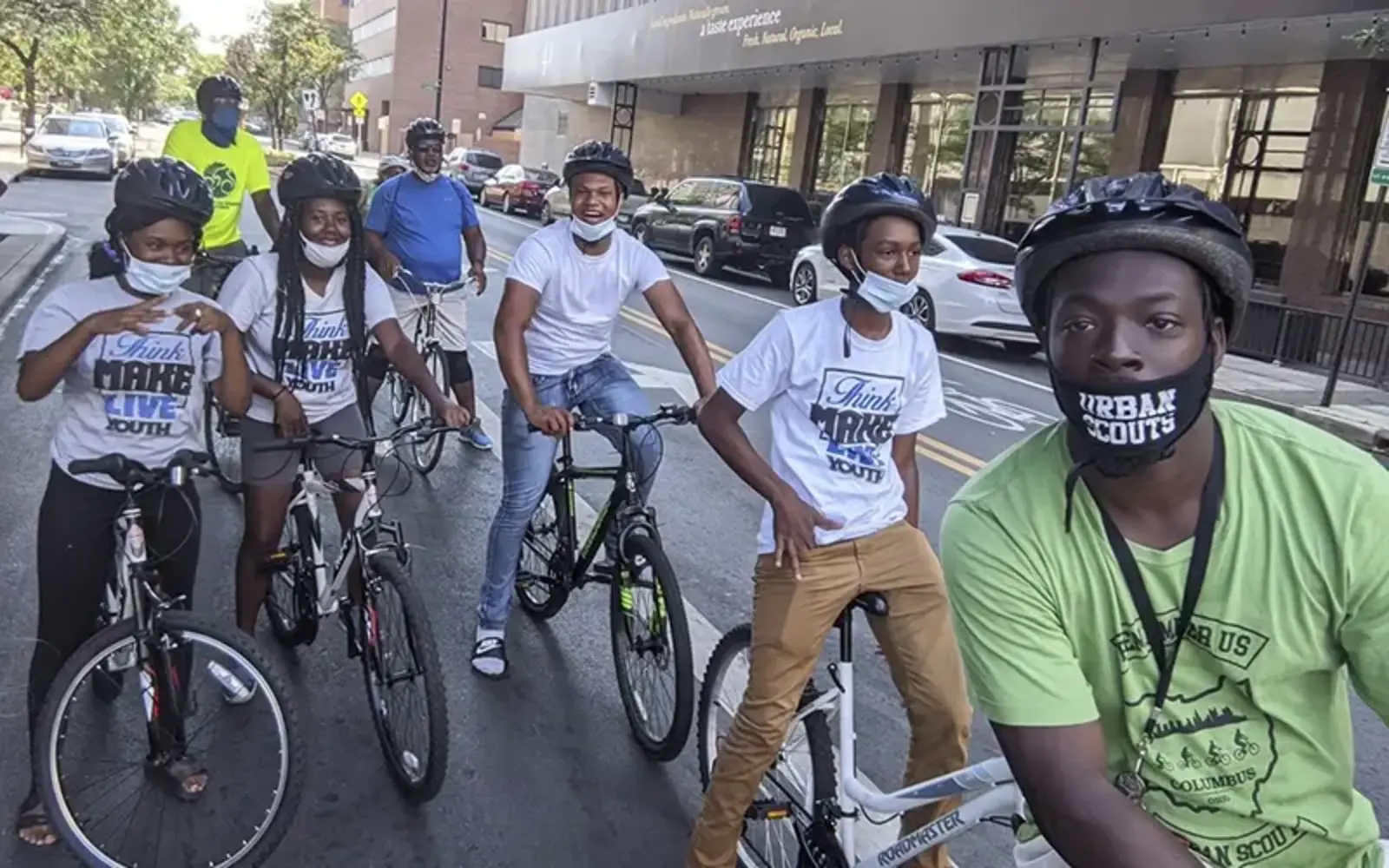 Bicyclists in Columbus, Ohio / Catherine Girves