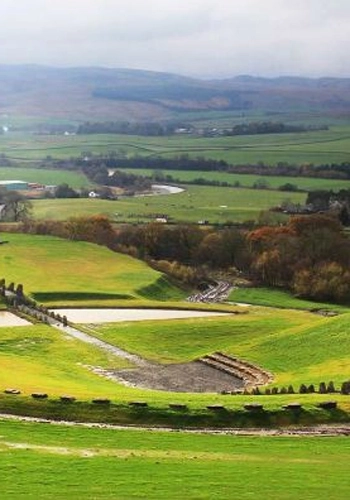 5,000-person amphitheater inspired by a solar eclipse / Charles Jencks