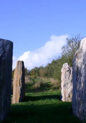 Intersection boulders – the largest rocks on the entire site – mark the start of the Comet Walk / Charles Jencks