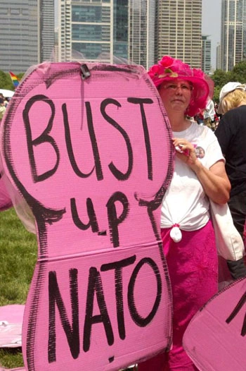 Example of "protest pink" in Chicago / Red alert politics