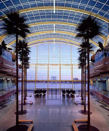 Renaissance Center interior / SOM 