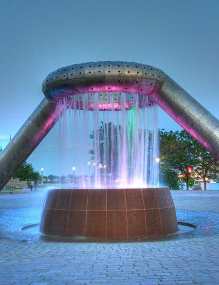 Dodge foundation in Philip A. Hart Plaza, Detroit / Wikipedia 