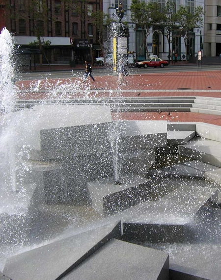 Fountain at United Nations Plaza / Charles A. Birnbaum, 2005