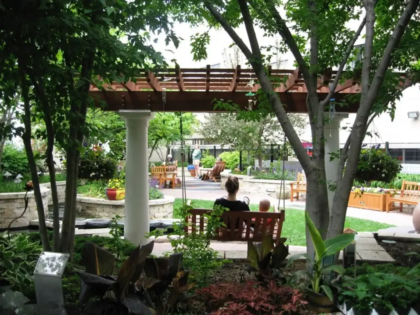 Olson Family Garden, St Louis Children’s Hospital, St Louis, Missouri. A roof garden popular with visitors, children and 