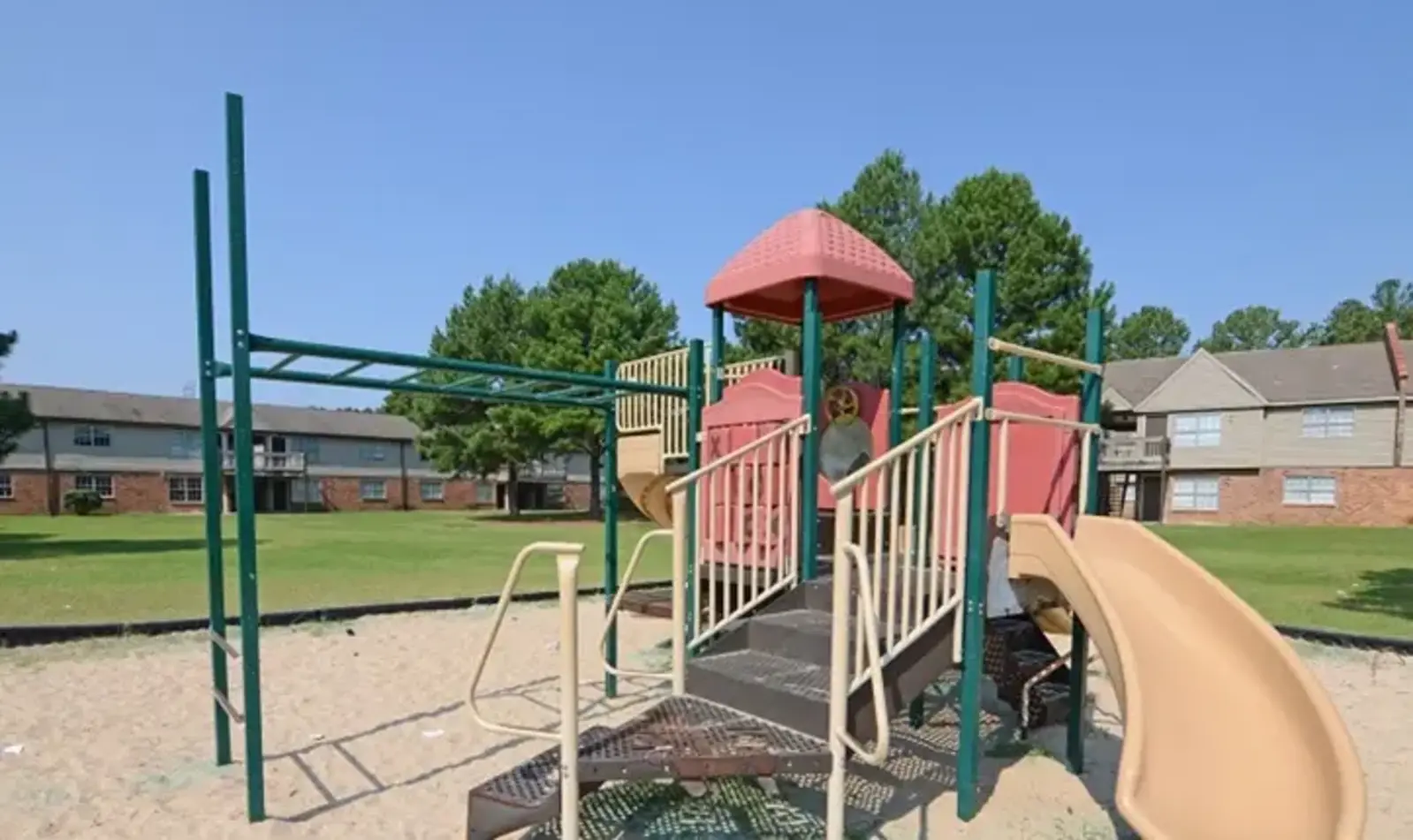 A traditional play structure at the Abington in Memphis Tennessee / Apartment Guide