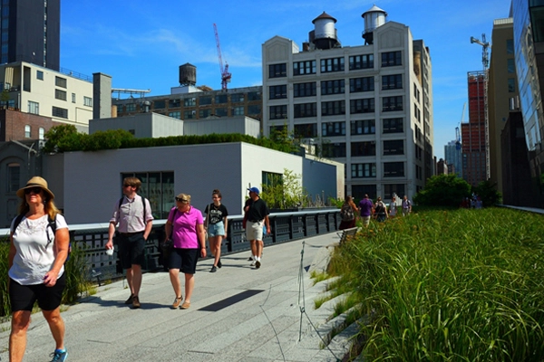 The High Line, New York, by James Corner Field Operations (Project Lead), Diller Scofidio + Renfro, and Planting Designer Piet Oudolf. The first section opened in 2009, the second section in 2011, and the third in 2014.  image: Xitong Li, 2013