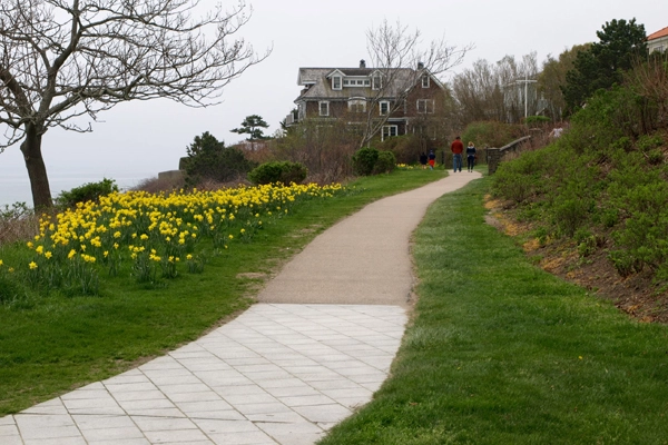 The start of the Cliff Walk, just off of Memorial Boulevard image: Alexandra Hay