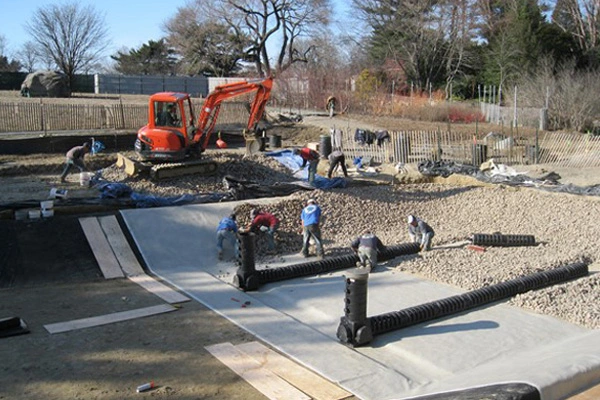 Image 10: New York Botanical Garden: Installation of gravel substrate and associated piping   image: Oehme van Sweden