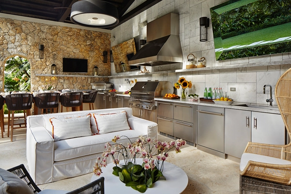 One of the key elements to good outdoor kitchen design is the proper amount of counter space. Grills should have 24 inches on one side and 12 inches on the other. Sinks should have 18 inches on each side. image: Kalamazoo Outdoor Gourmet 