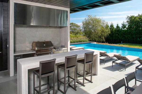 The type and variety of kitchen equipment depends on the client’s needs, but planning should account for refrigeration, cook surfaces, serving areas, sinks, lighting, storage, and trash disposal in a layout that is practical and aesthetically pleasing. image: Kalamazoo Outdoor Gourmet 