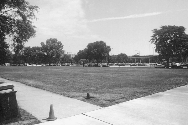 Existing condition: Crown Hall Field prior to redesign image: courtesy of Hoerr Schaudt