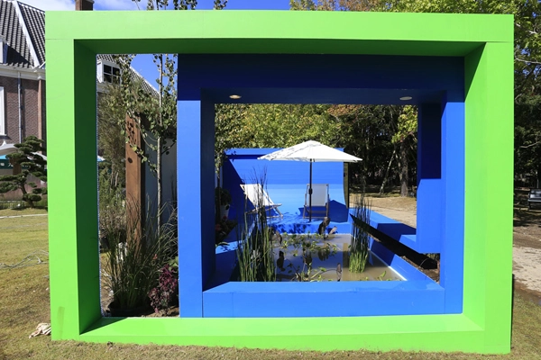 “Urban Pocket” by Alex Bartlett and Robert Boltman of bsq. Landscape Design Studio from Canada image: Huis Ten Bosch 