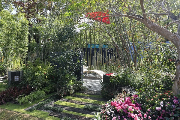 “A Great Union of Two Cities” by Vincent Chia (www.tropicplanners.com.sg) of Singapore image: Huis Ten Bosch 