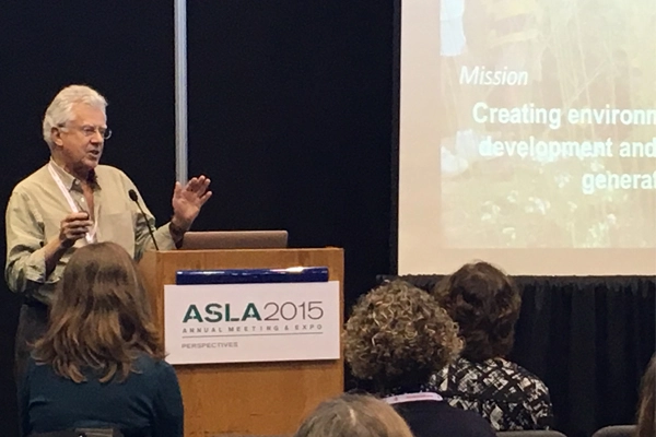 Robin Moore presents the meeting keynote. image: Chad Kennedy