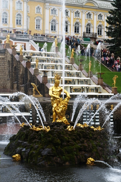 The Samson Fountain and Grand Cascade, Peterhof Palace, St. Petersburg, Russia image: Alexandra Hay