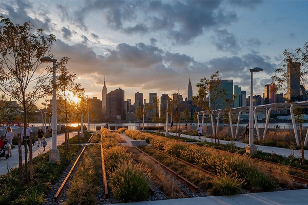 Queens, NY - Hunter’s Point South Waterfront Park, 2014 Honor Award Winner, General Design Category image: Wade Zimmerman