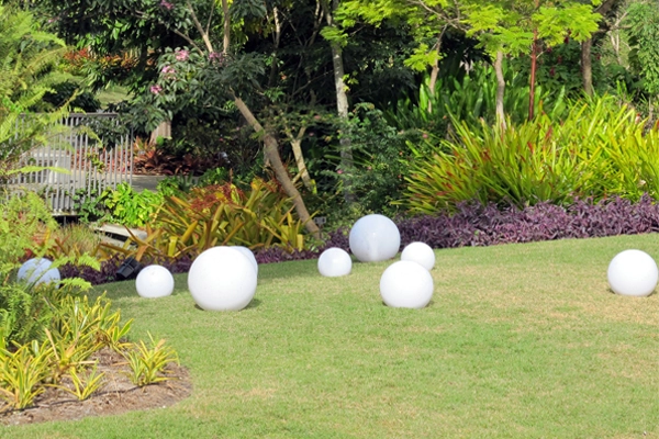 Visually interesting tactile climbing elements encourage exploration. image: Amy Wagenfeld