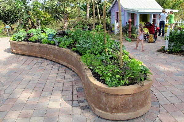 A mini food farm image: Amy Wagenfeld