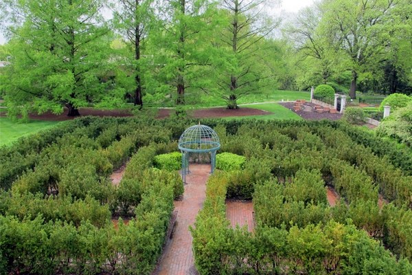 Encourage children to navigate through a shrubbery maze. image: Amy Wagenfeld