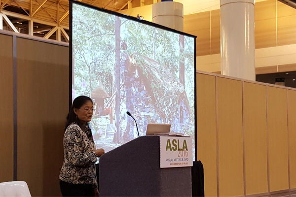 Professor Lolly Tai discusses design considerations for children’s gardens image: Lisa Horne