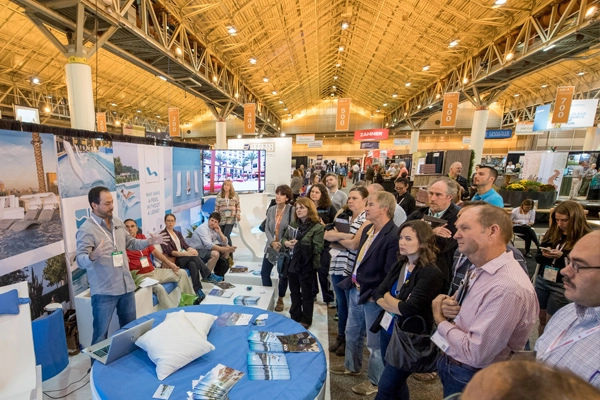 The 2016 Design-Build / Residential Landscape Architecture PPN EXPO Tour / image: EPNAC