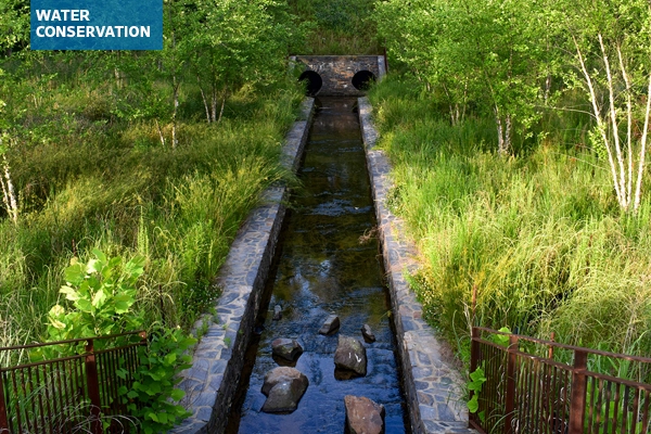 Reclamation pond spillway