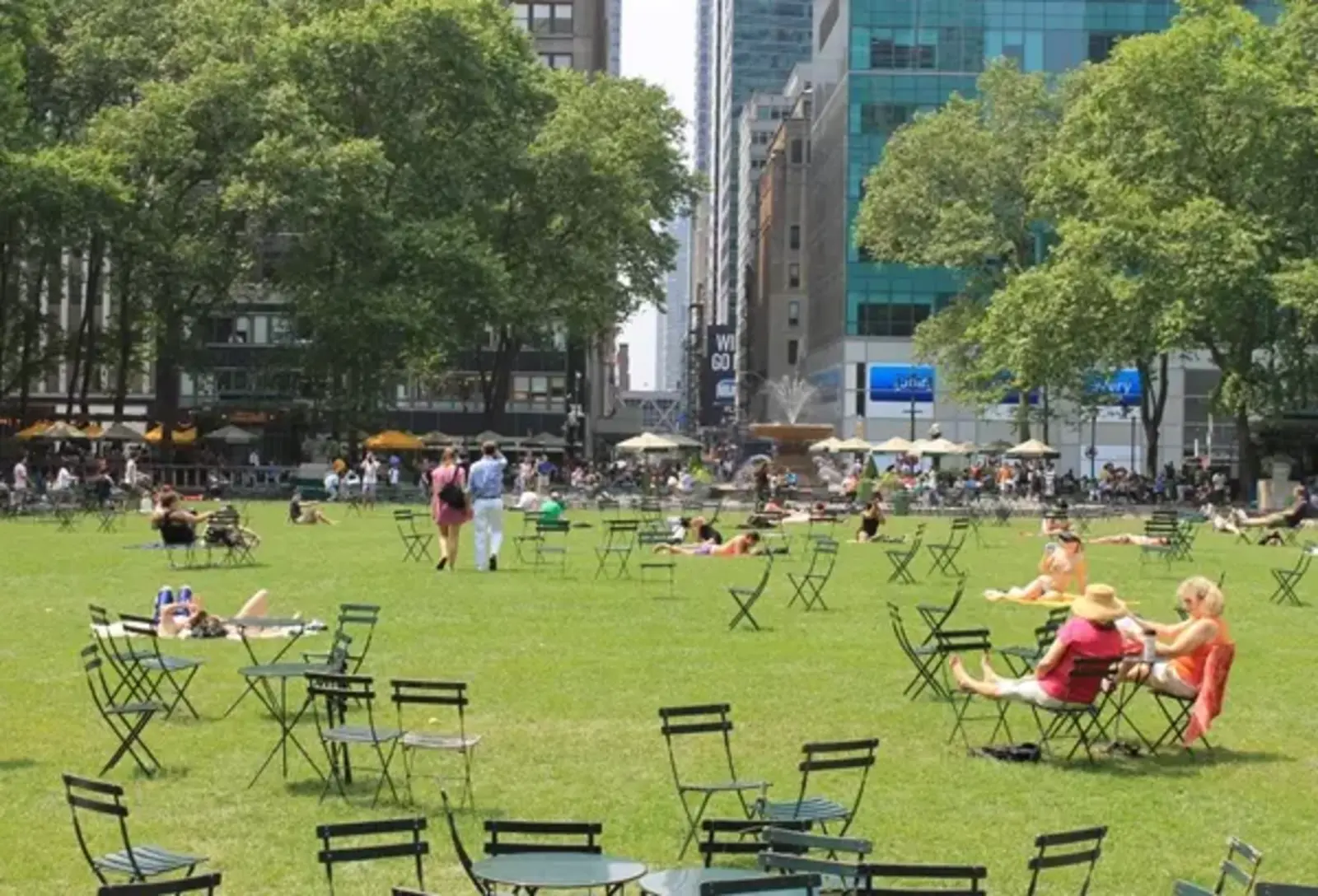 Bryant Park, NYC / Walking off the Big Apple blog