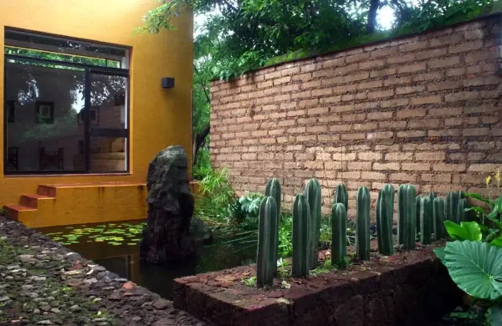 Malinalco House / Mario Schjetnan